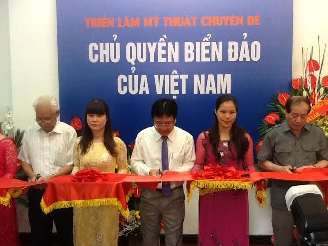 Art exhibit on Vietnam’s sea and islands opens - ảnh 1